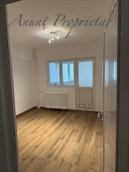 Apartament cu 4 camere semidecomandat în Moșilor