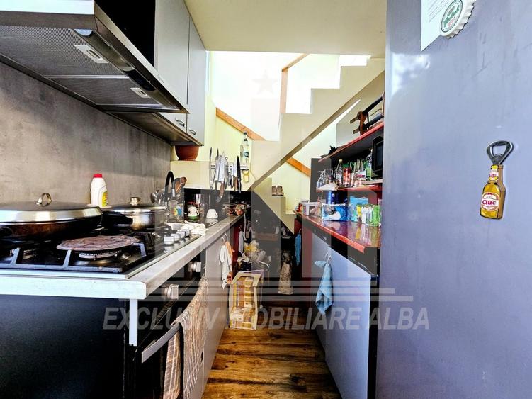 Casă individuală cu 6 camere cu Canalizare în Sud-Vest