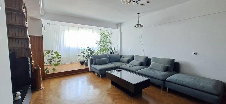 Apartament cu 4 camere decomandat în Olimpia-Stadion
