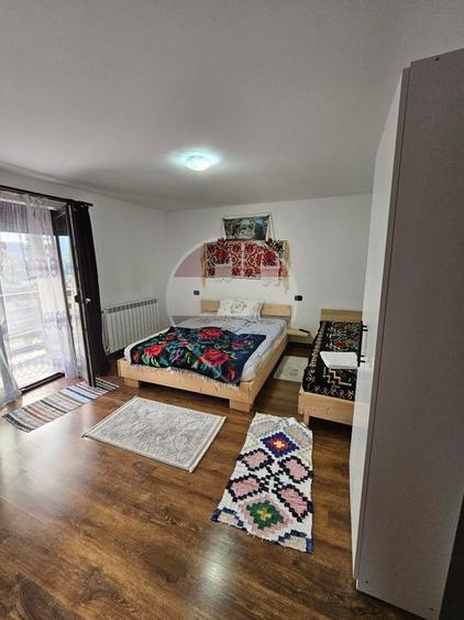 Duplex cu 9 camere cu Teren 750 Mp în Rona de Jos