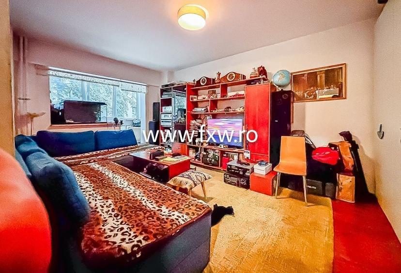 Apartament cu 3 camere decomandat în Valea Ialomiței