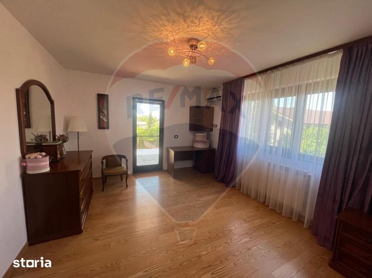 Casă cu 5 camere cu Teren 679 Mp în Central