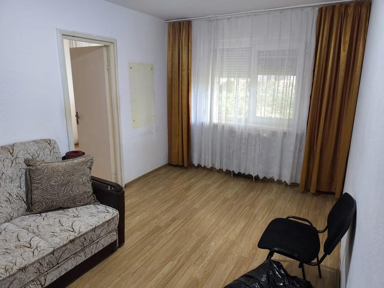 Apartament cu 2 camere semidecomandat în Km 4-5