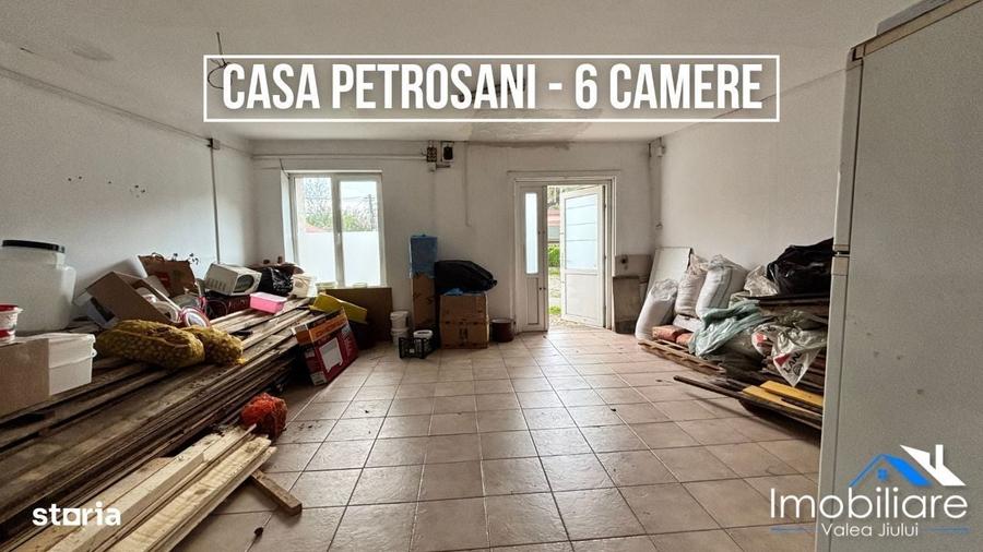 Casă cu 4 camere în Petrila