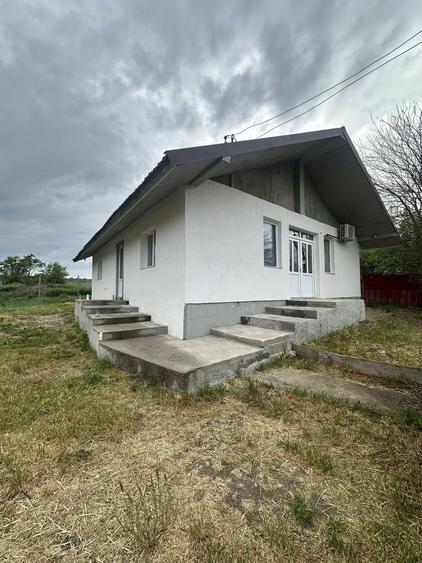 Casă cu 4 camere în Centura