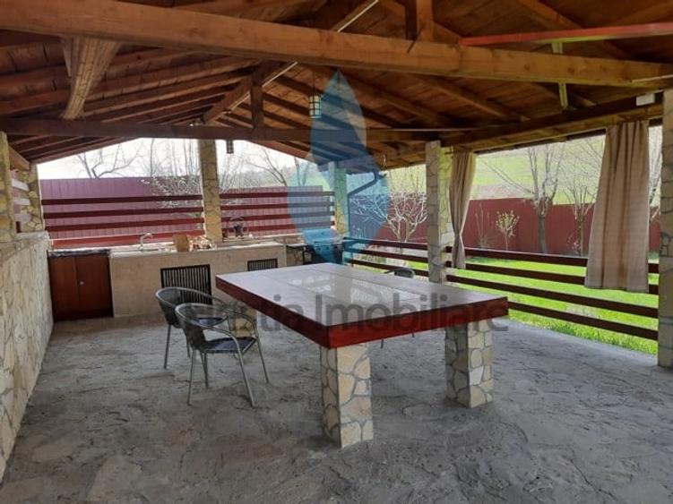 Casă cu 4 camere cu Garaj în Bârnova