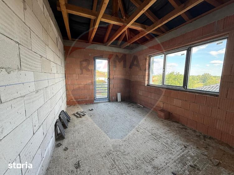 Casă cu 5 camere cu Teren 343 Mp în Podgoria