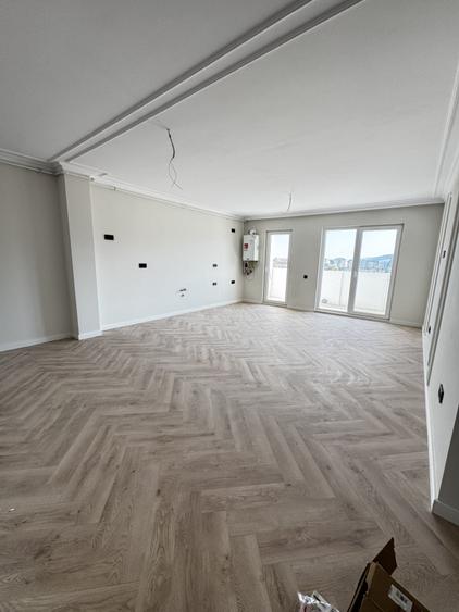 Apartament cu 2 camere semidecomandat în Florești