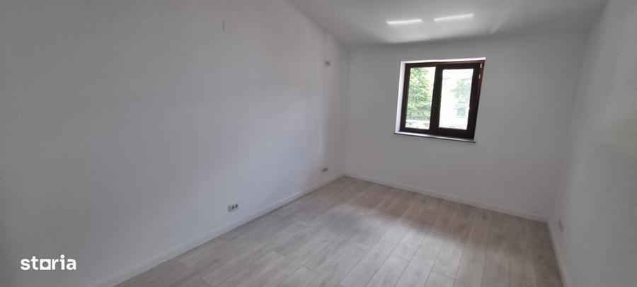 Casă cu 4 camere cu Teren 200 Mp în Central