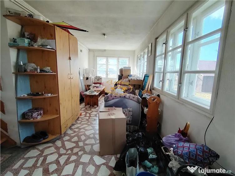 Casă cu 5 camere cu Teren 2000 Mp în Central