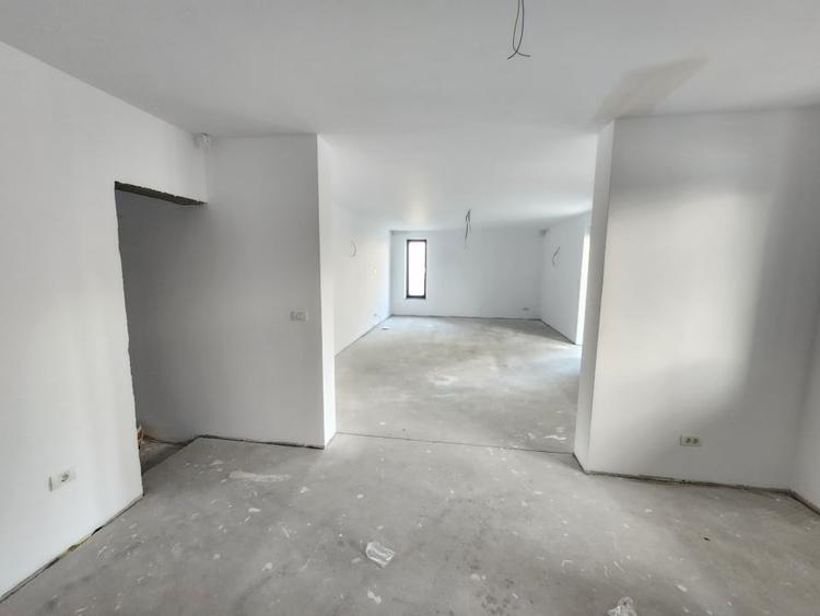 Duplex cu 4 camere cu Canalizare în Dumbrăvița