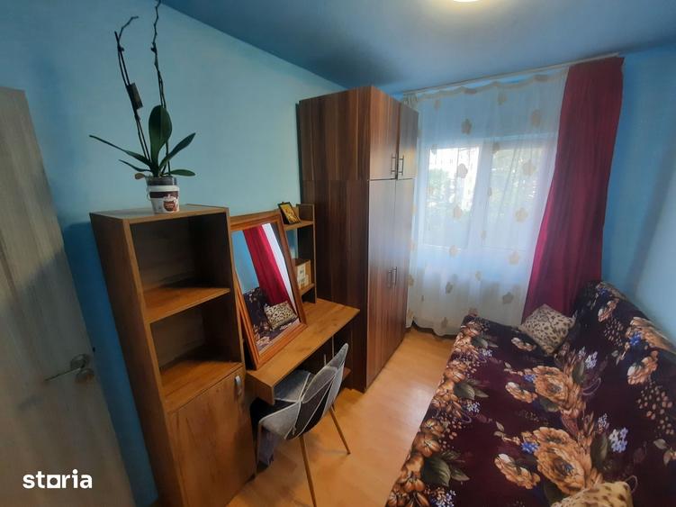Apartament cu 3 camere semidecomandat în Micro 15