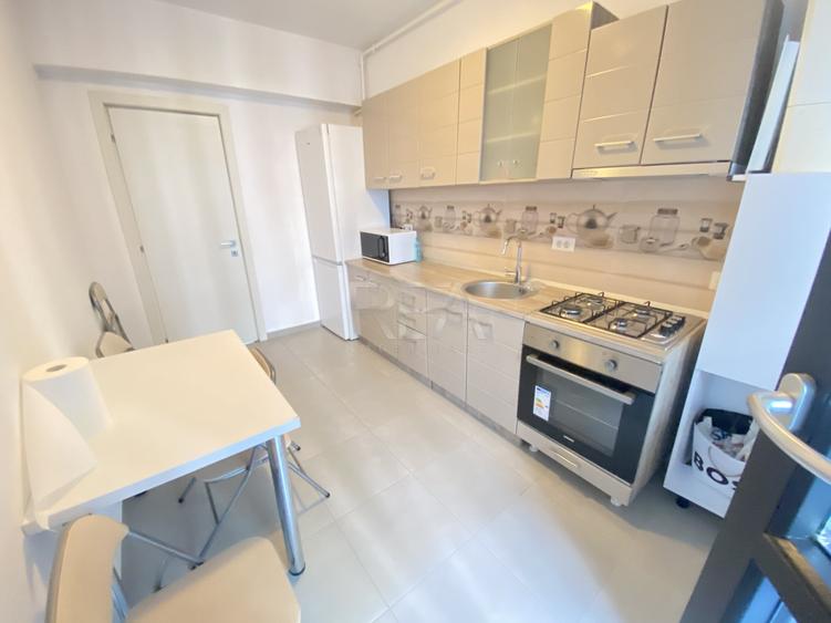 Apartament cu 3 camere decomandat, mobilat în Parcul Carol