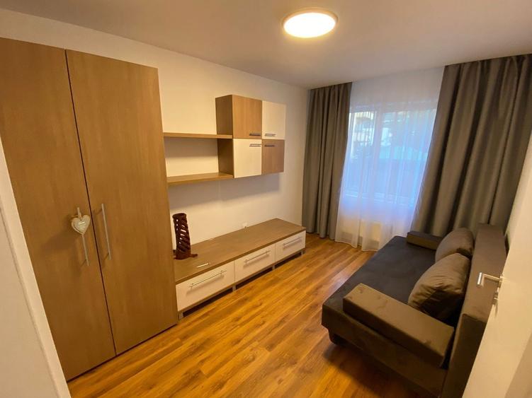 Apartament cu 3 camere decomandat, mobilat în Florești