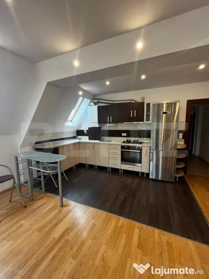 Apartament cu 3 camere semidecomandat în Centura