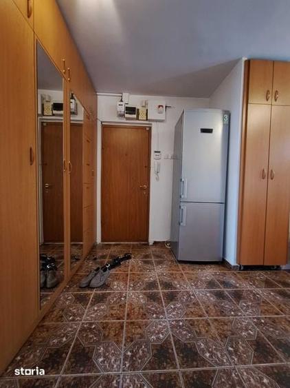 Apartament cu 3 camere decomandat în Titan