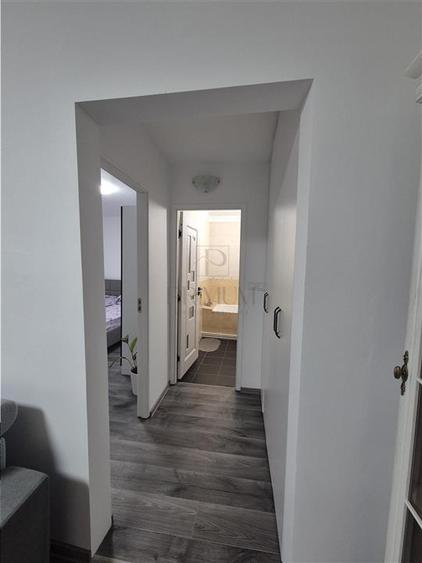 Apartament cu 2 camere semidecomandat, mobilat în Dâmbovița