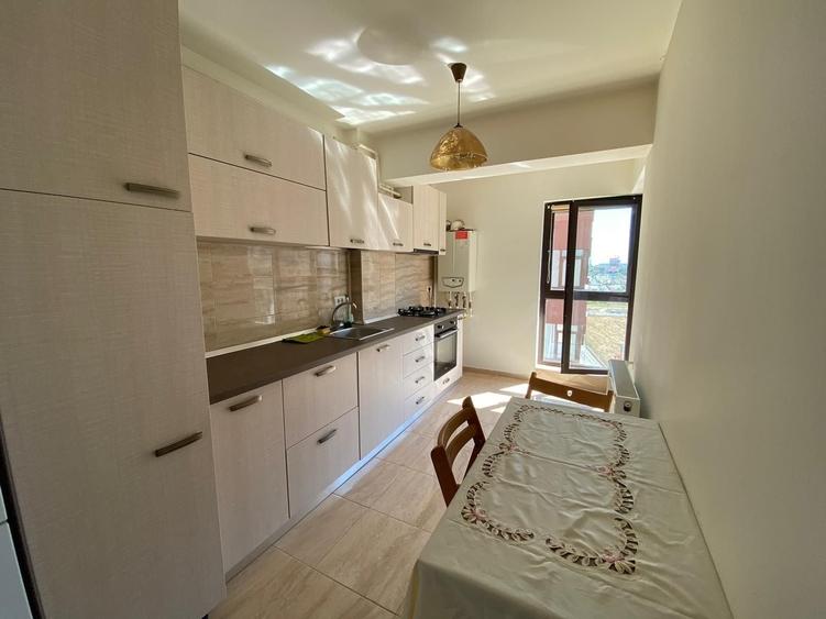 Apartament cu 2 camere decomandat în Roșu