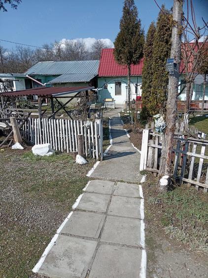 Casă cu 2 camere cu Teren 1200 Mp în Central