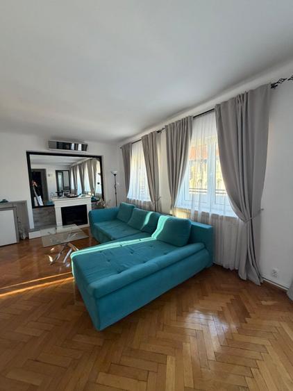 Apartament cu 4 camere semidecomandat, mobilat în Universitate