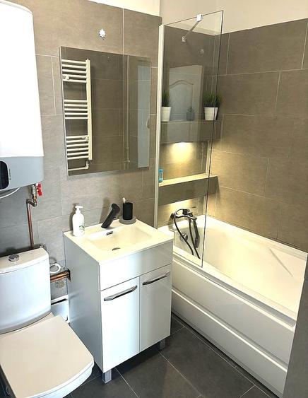 Apartament cu 3 camere semidecomandat, mobilat în Dorobanți