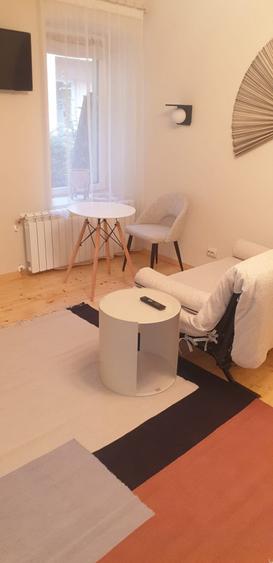 Apartament cu 2 camere decomandat, mobilat în Central