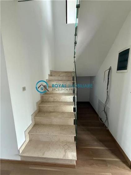 Casă individuală cu 4 camere cu Canalizare în Bucov