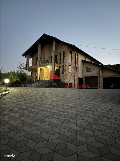 Casă cu 4 camere în Nima