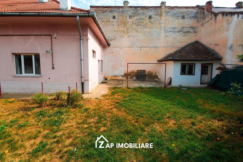Casă individuală cu 5 camere cu Canalizare în Central