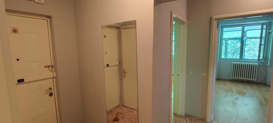 Apartament cu 3 camere decomandat în Tineretului