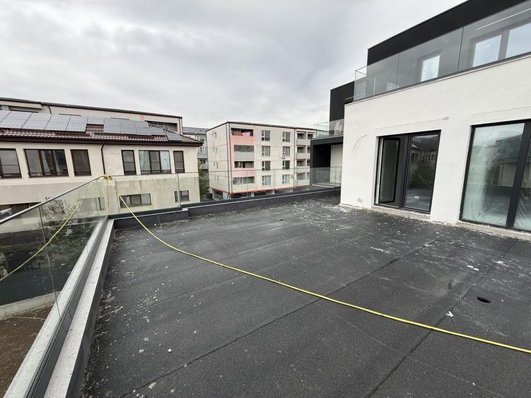 Apartament cu 4 camere decomandat în Theodor Pallady