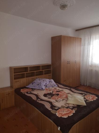 Apartament cu 3 camere decomandat în Școlilor