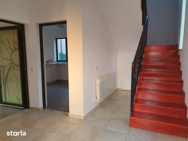 Casă cu 5 camere cu Teren 670 Mp în Mihai Eminescu
