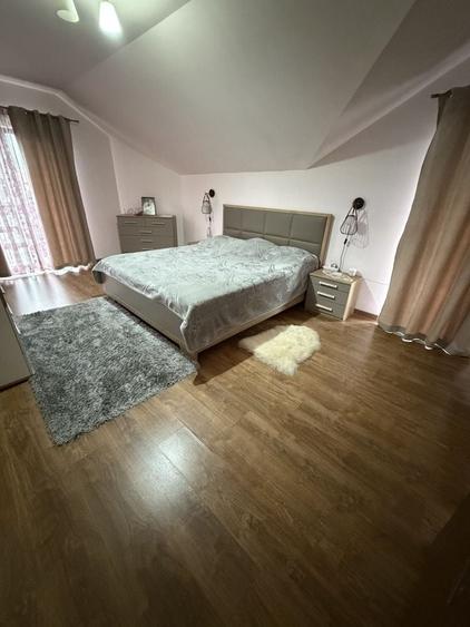 Casă cu 3 camere în Crișeni