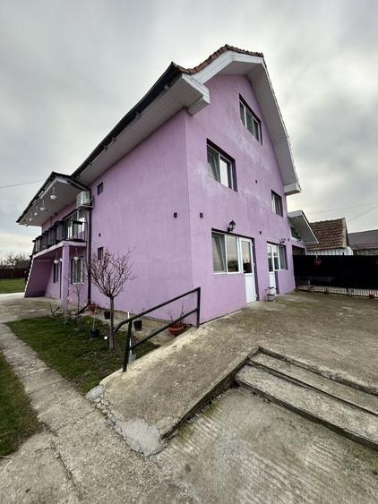 Casă cu 14 camere cu Canalizare în Săcădat
