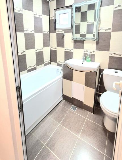 Apartament cu 3 camere semidecomandat în Hipodrom