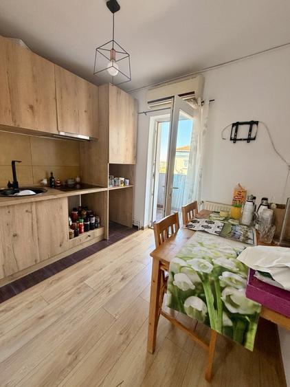 Apartament cu 3 camere decomandat, mobilat în Lipovei