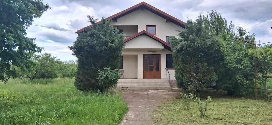 Casă cu Teren 2916 Mp în Central