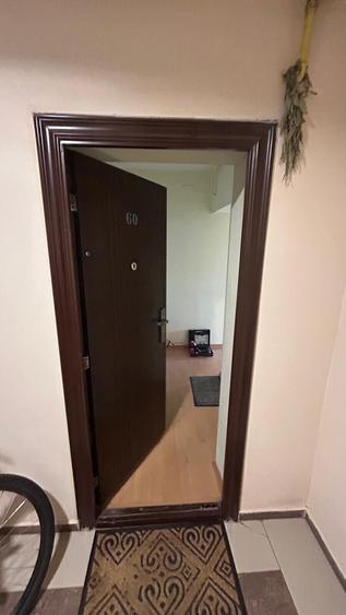 Apartament cu 3 camere decomandat în Olteniței