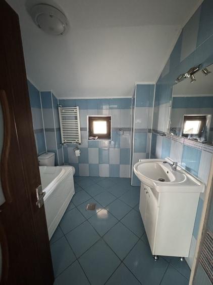 Casă cu 4 camere cu Teren 4044 Mp în Drăgoești