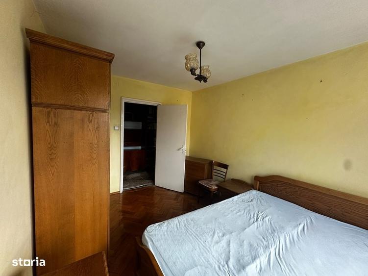 Apartament cu 3 camere semidecomandat în Central