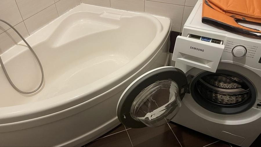 Apartament cu 2 camere decomandat în Roșu