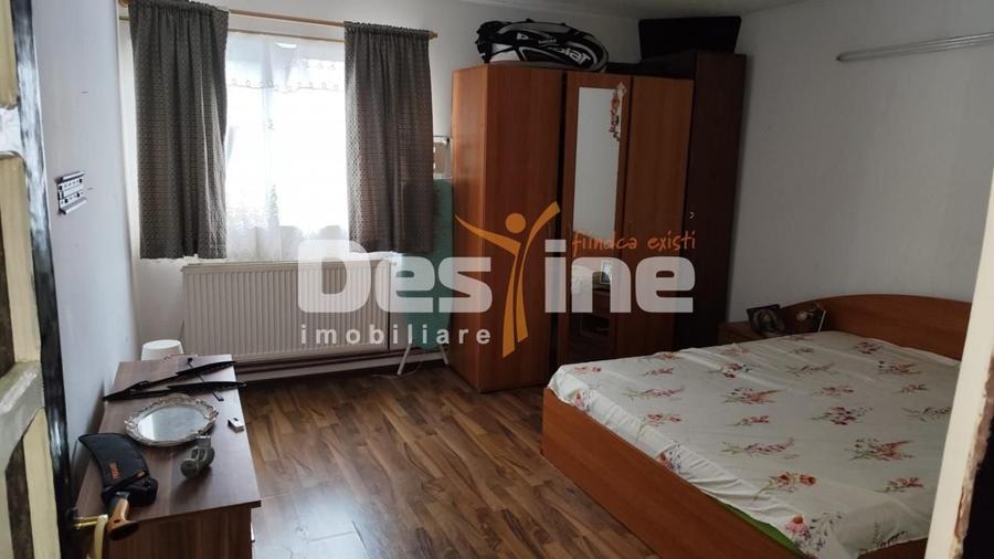 Casă individuală cu 7 camere cu Canalizare în Păulești