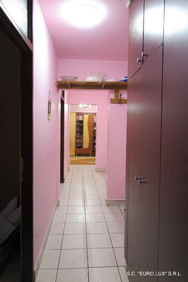 Apartament cu 4 camere semidecomandat în Micălaca
