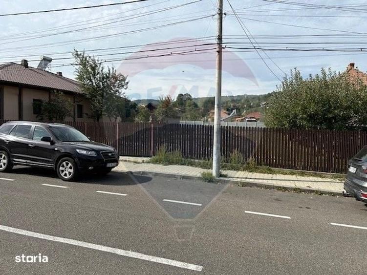 Casă cu 4 camere cu Teren 1478 Mp în Măneciu