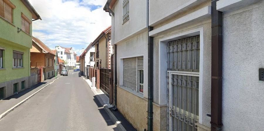 Casă individuală cu 3 camere cu Canalizare în Brașovul Vechi