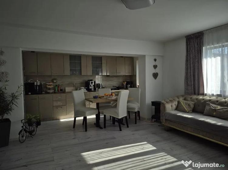Casă cu 4 camere cu Teren 700 Mp în Hotvon