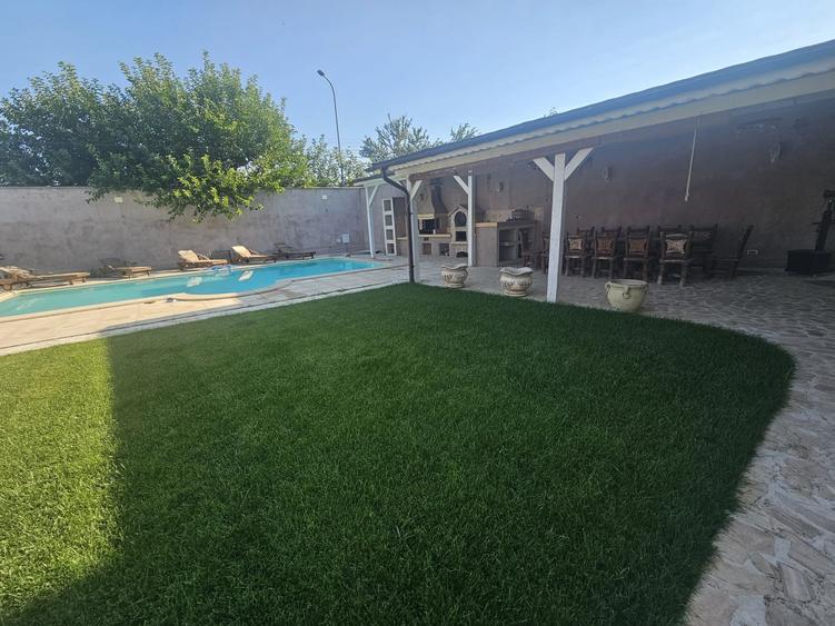 Casă cu 5 camere cu Piscina în Săcălaz