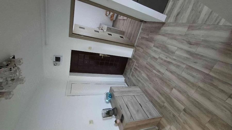 Apartament cu 3 camere decomandat în Mărăcineni