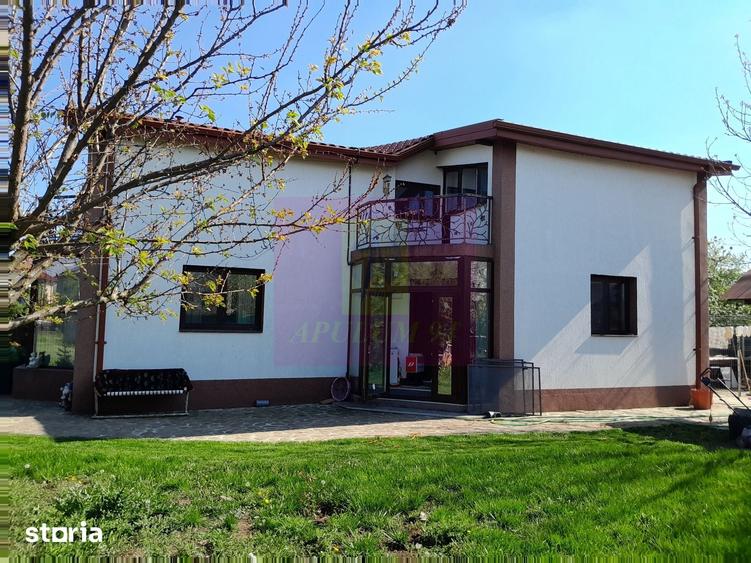 Casă cu 5 camere cu Teren 958 Mp în Central